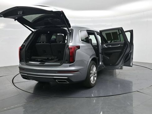 Used 2023 Cadillac XT6 Premium Luxury FWD image 4