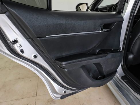 Used 2018 Toyota Camry SE FWD image 38
