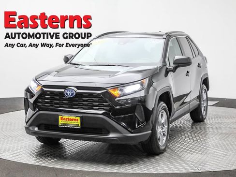 Used 2022 Toyota RAV4 LE image 1