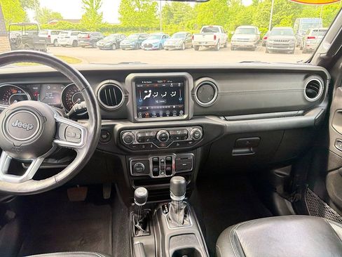 Used 2022 Jeep Wrangler Unlimited Sahara w/ LED Lighting Group AWD/4WD image 18