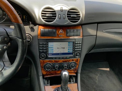 Used 2005 Mercedes-Benz CLK 320 Cabriolet image 10