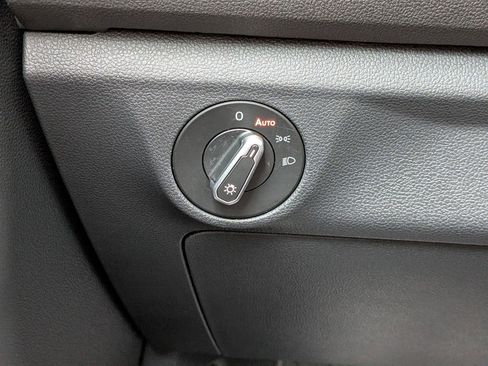 Used 2023 Volkswagen Jetta SE image 16