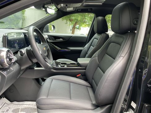 Used 2026 Chevrolet Equinox LT w/ Convenience Package II FWD image 16