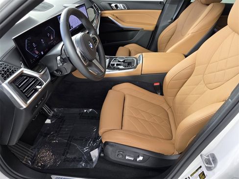 Used 2025 BMW X5 xDrive40i w/ M Sport Package image 9