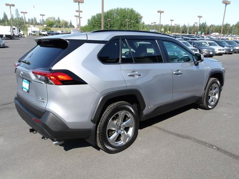 Used 2021 Toyota RAV4 XLE Premium AWD/4WD image 5