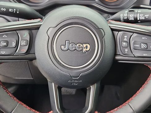 Used 2024 Jeep Wrangler Unlimited Rubicon image 23