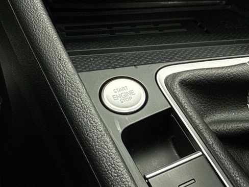 Used 2025 Volkswagen Jetta SE w/ Sunroof Package image 14