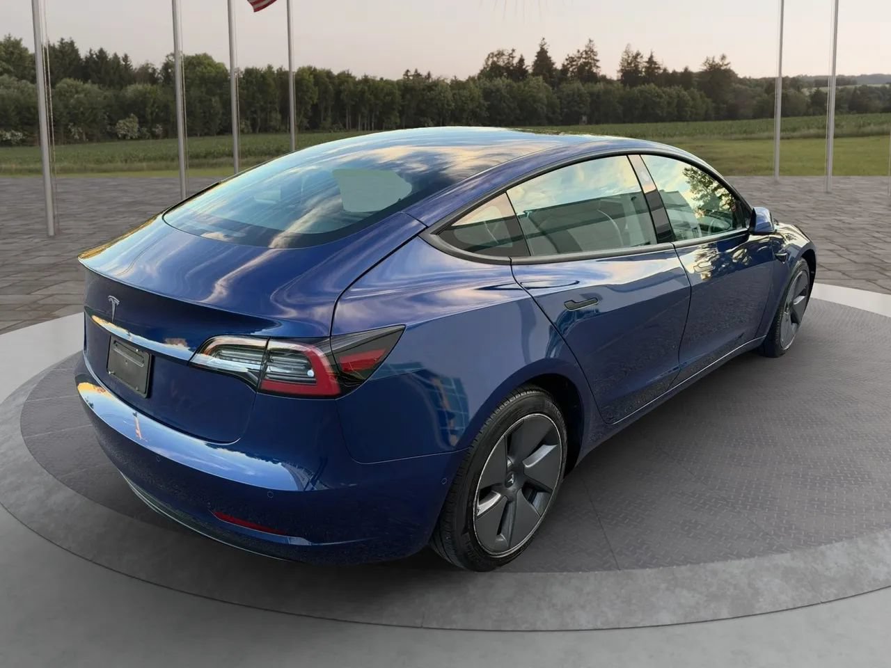 Used 2021 Tesla Model 3 Standard Range Plus RWD image 9