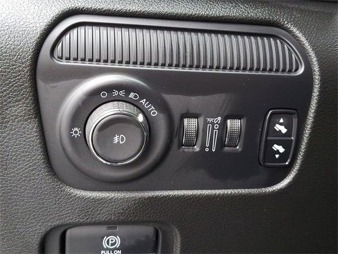 Used 2024 Jeep Wagoneer 4WD w/ Convenience Group I image 30