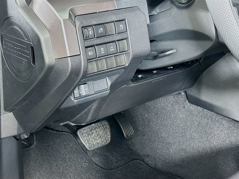 Certified 2025 Toyota Tacoma TRD Off-Road AWD/4WD image 10