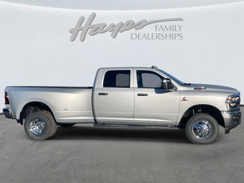New 2026 RAM 3500 Tradesman image 16