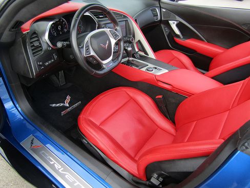 Used 2015 Chevrolet Corvette Z06 w/ 3LZ Preferred Equipment Group image 10