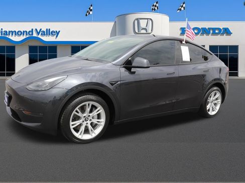 Used 2024 Tesla Model Y 2WD image 3