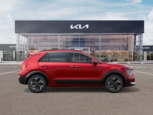 Certified 2025 Kia Niro Wave w/ Wave Preserve Package FWD image 7