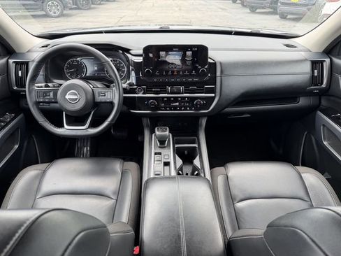 Used 2023 Nissan Pathfinder SL FWD image 19