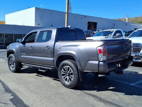 Used 2022 Toyota Tacoma TRD Sport image 3