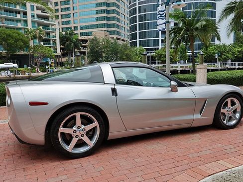Used 2005 Chevrolet Corvette Coupe w/ Preferred Equipment Group RWD image 19