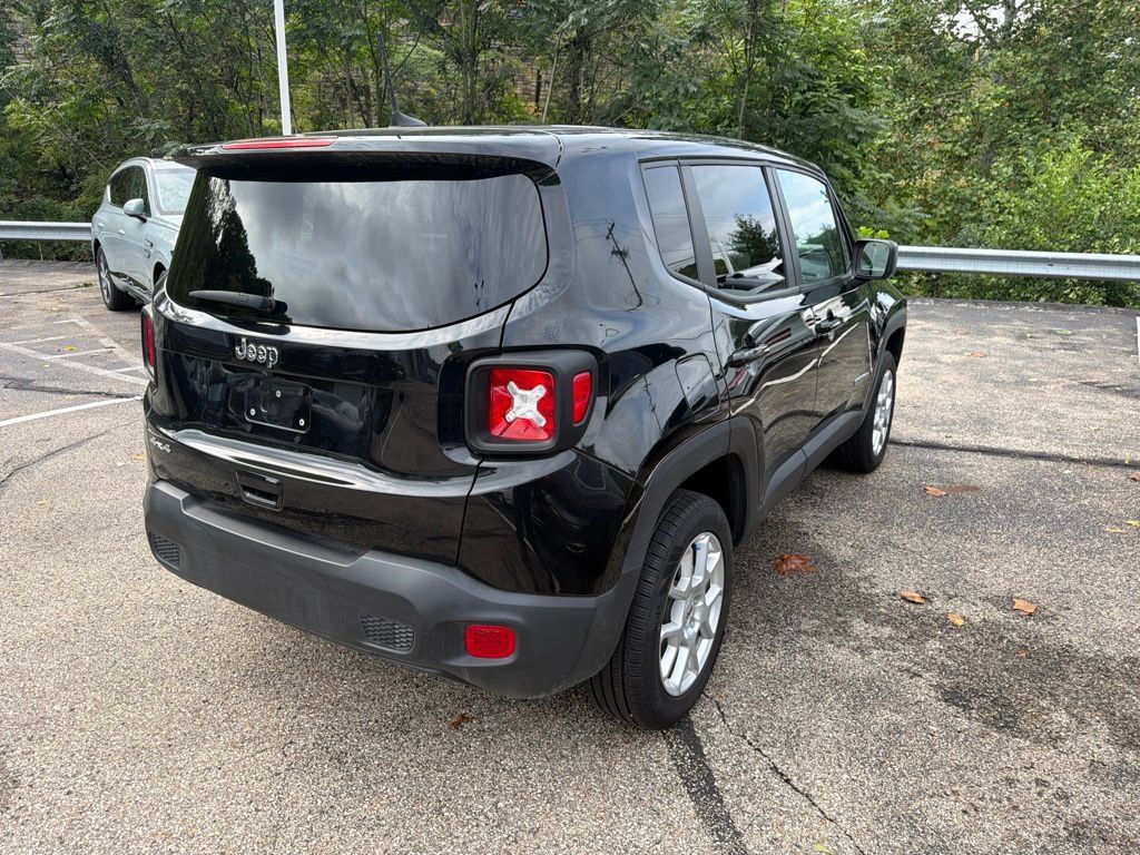 Used 2023 Jeep Renegade Latitude AWD/4WD image 8