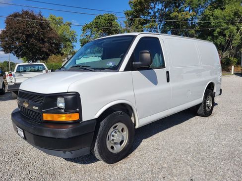 Used 2017 Chevrolet Express 2500 image 4