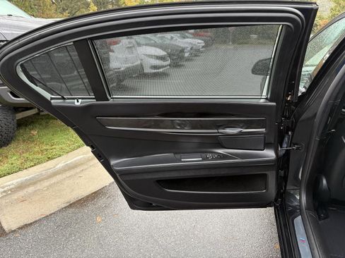 Used 2014 BMW 750Li xDrive image 29