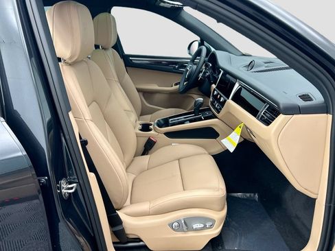 Used 2026 Porsche Macan AWD/4WD image 22
