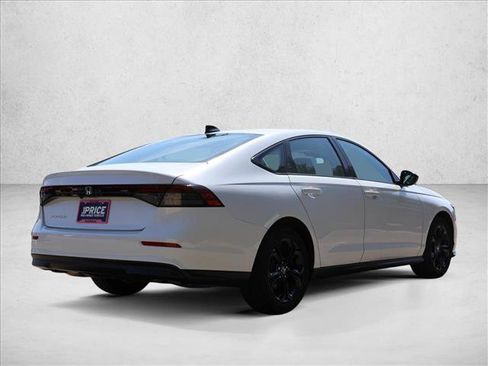 Used 2025 Honda Accord SE image 5