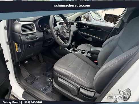 Used 2017 Kia Sorento LX FWD image 11