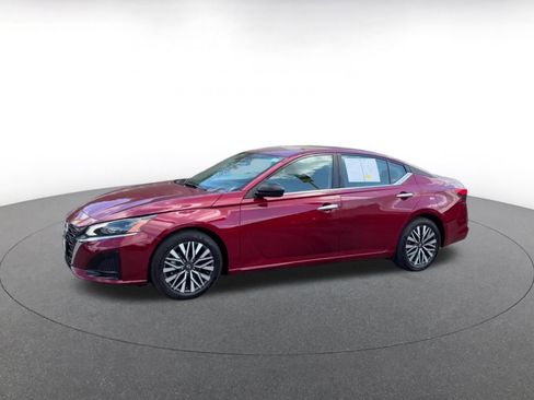 Used 2025 Nissan Altima 2.5 SV FWD image 8