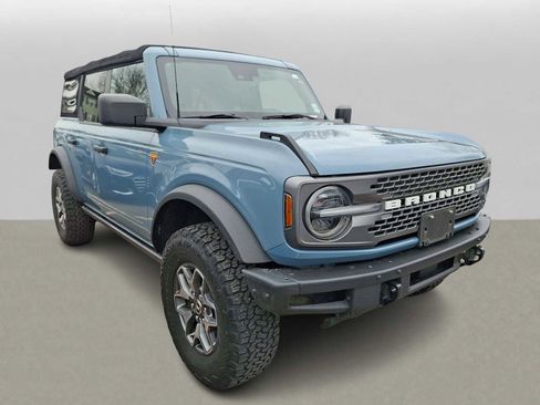 Used 2021 Ford Bronco Badlands image 2