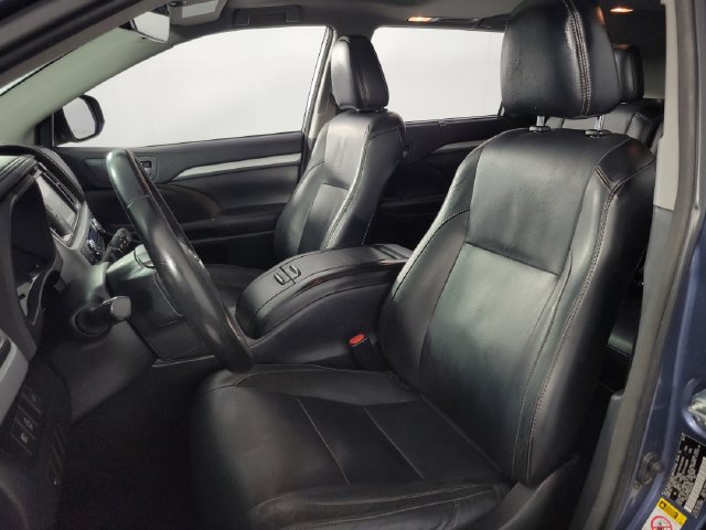 Used 2017 Toyota Highlander XLE AWD/4WD image 16