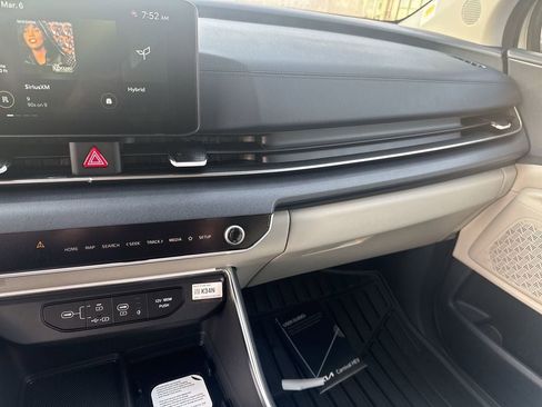 New 2026 Kia Carnival EX image 11