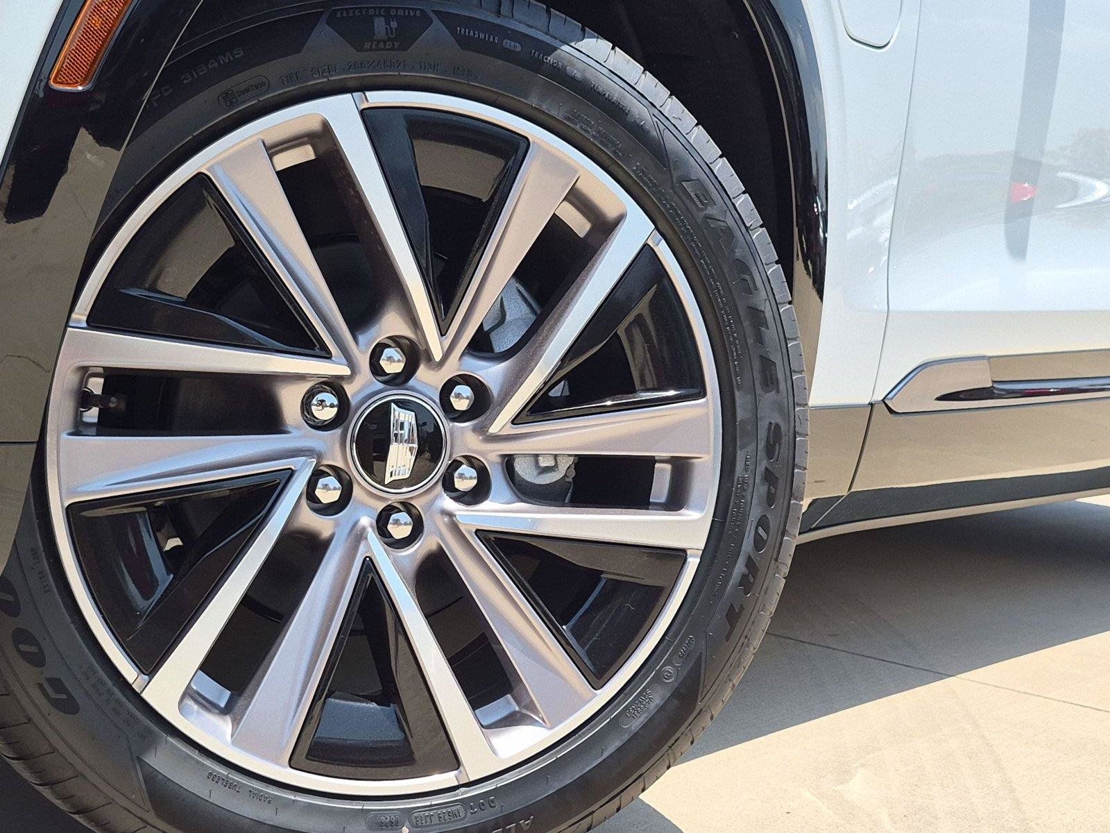 New 2027 Cadillac Vistiq Sport w/ LPO, Floor Liner Package AWD/4WD image 8