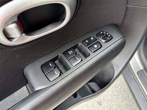 Used 2016 Kia Soul image 21