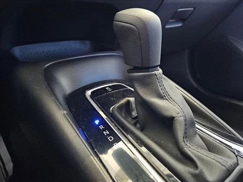 Used 2021 Toyota Corolla LE image 12