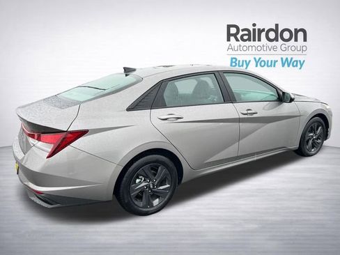 Used 2022 Hyundai Elantra SEL w/ Convenience Package FWD image 7