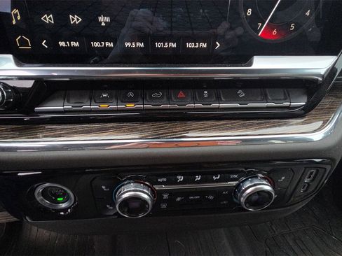 Used 2023 GMC Sierra 1500 SLE image 31