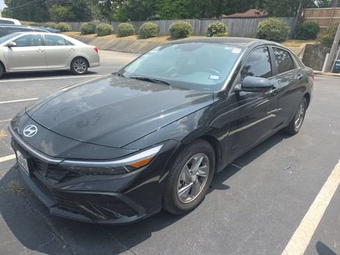 Used 2025 Hyundai Elantra SE FWD image 5