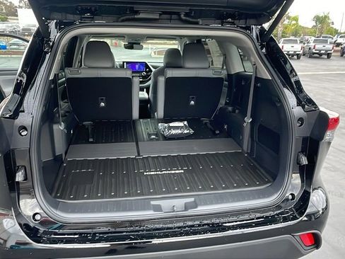 New 2026 Toyota Highlander XLE image 33