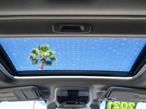 Used 2021 Subaru Crosstrek 2.5i Sport w/ Moonroof Package image 16