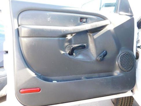 Used 2005 GMC Sierra 3500 W/T image 10