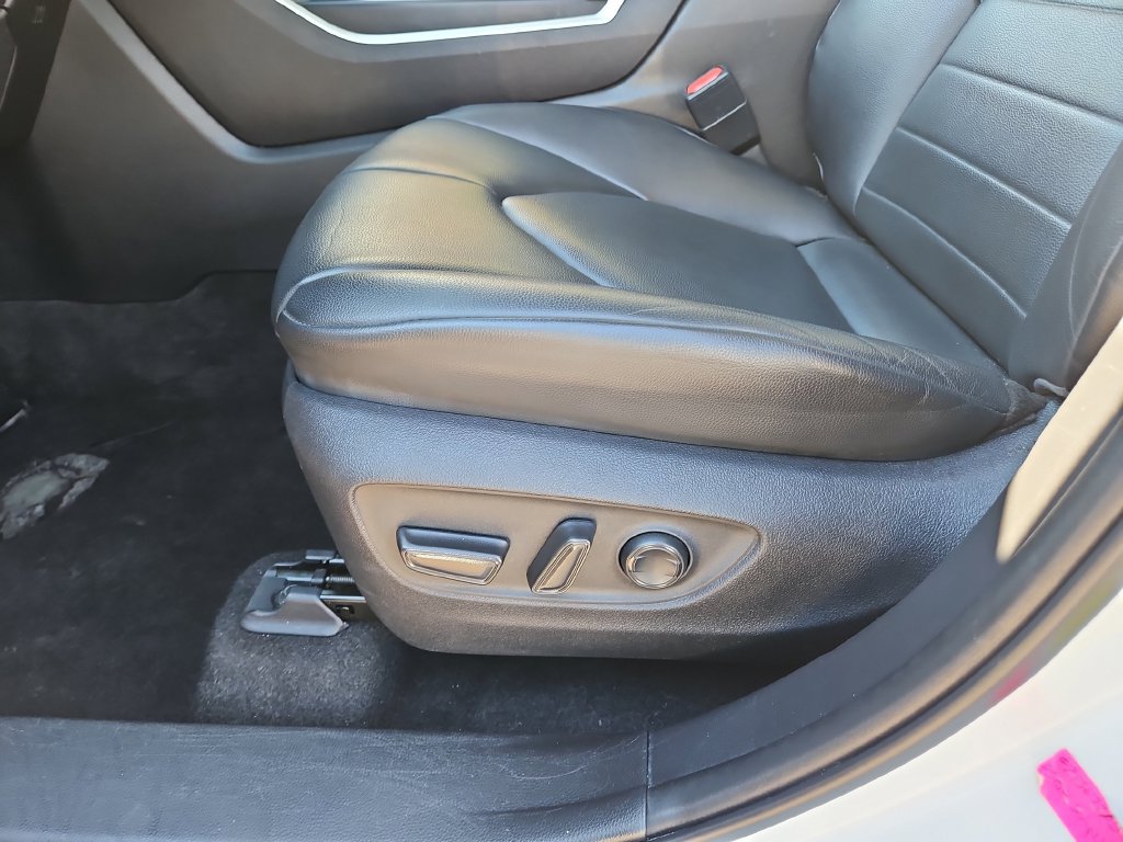 Used 2023 Toyota Highlander XLE FWD image 22
