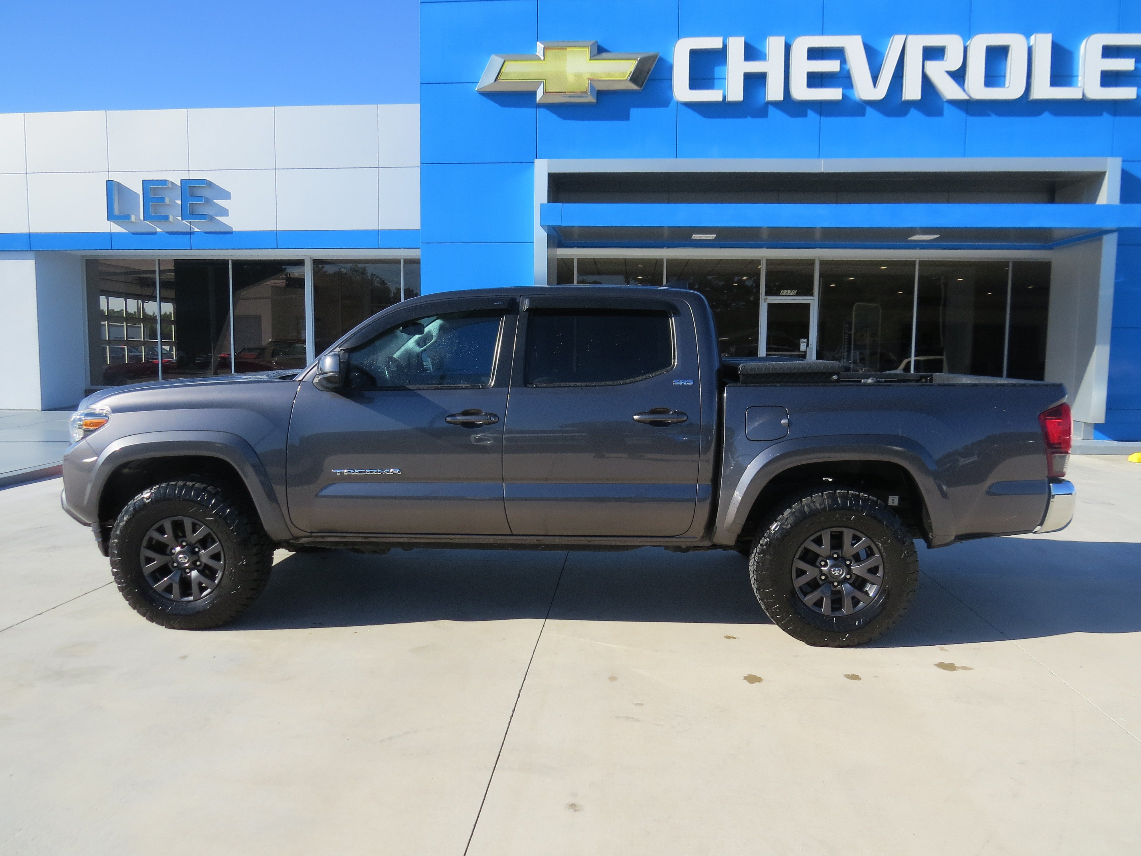 Used 2021 Toyota Tacoma SR5 AWD/4WD image 8
