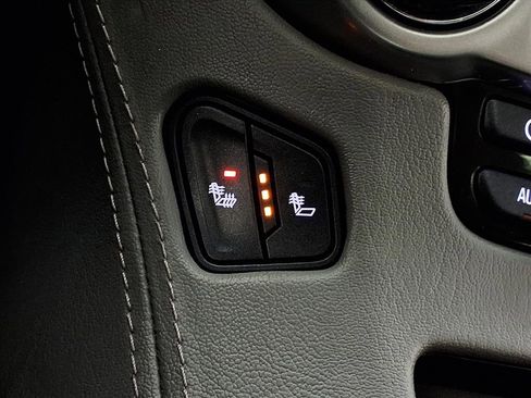 Used 2018 Chevrolet Suburban LT image 16