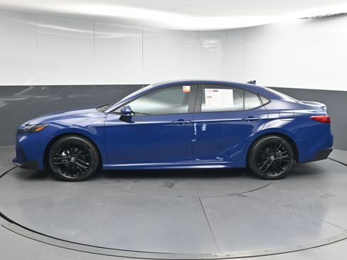 Certified 2025 Toyota Camry SE image 5