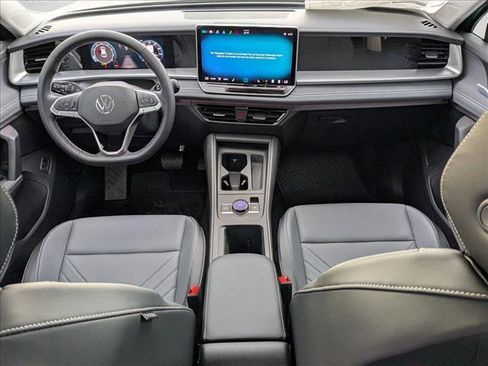 New 2025 Volkswagen Tiguan SE image 15