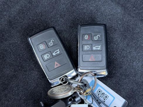 Used 2023 Land Rover Discovery HSE R-Dynamic AWD/4WD image 22