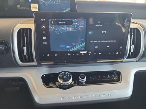 Used 2025 Ford Expedition Active image 17