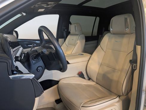 Used 2024 Cadillac Escalade ESV Premium Luxury image 20