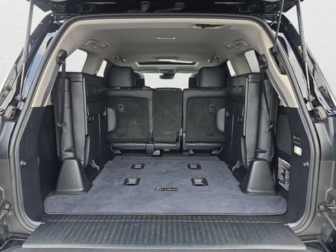 Used 2019 Lexus LX 570 4WD w/ Luxury Package image 14