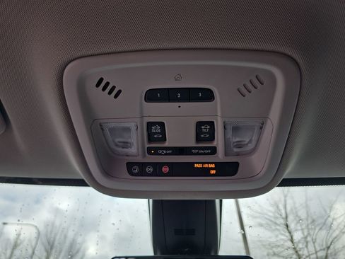 Used 2018 Chevrolet Traverse Premier image 22